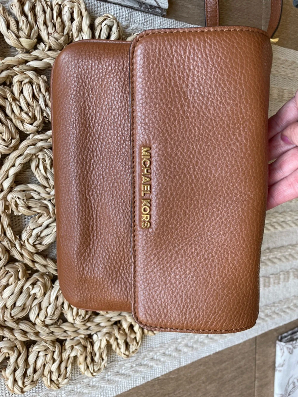 Michael Kors Beautiful Chestnut Pebble Leather Crossbody Purse w/Built In Wallet - Picture 3 of 13